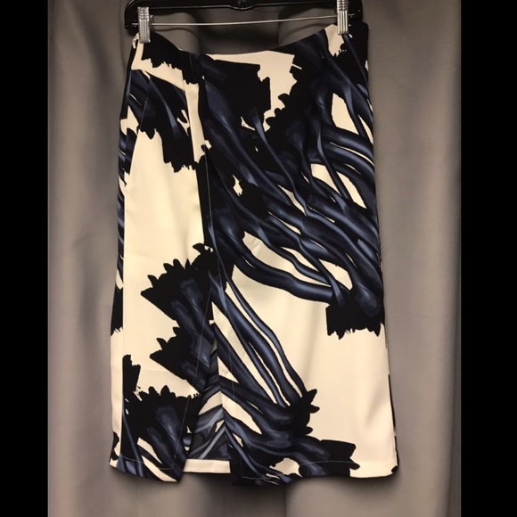 🚨HALSTON PRINTED DRAPE SKIRT🚨 - Picture 4 of 8